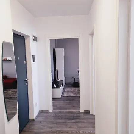 Апартаменты Smokey's Place *